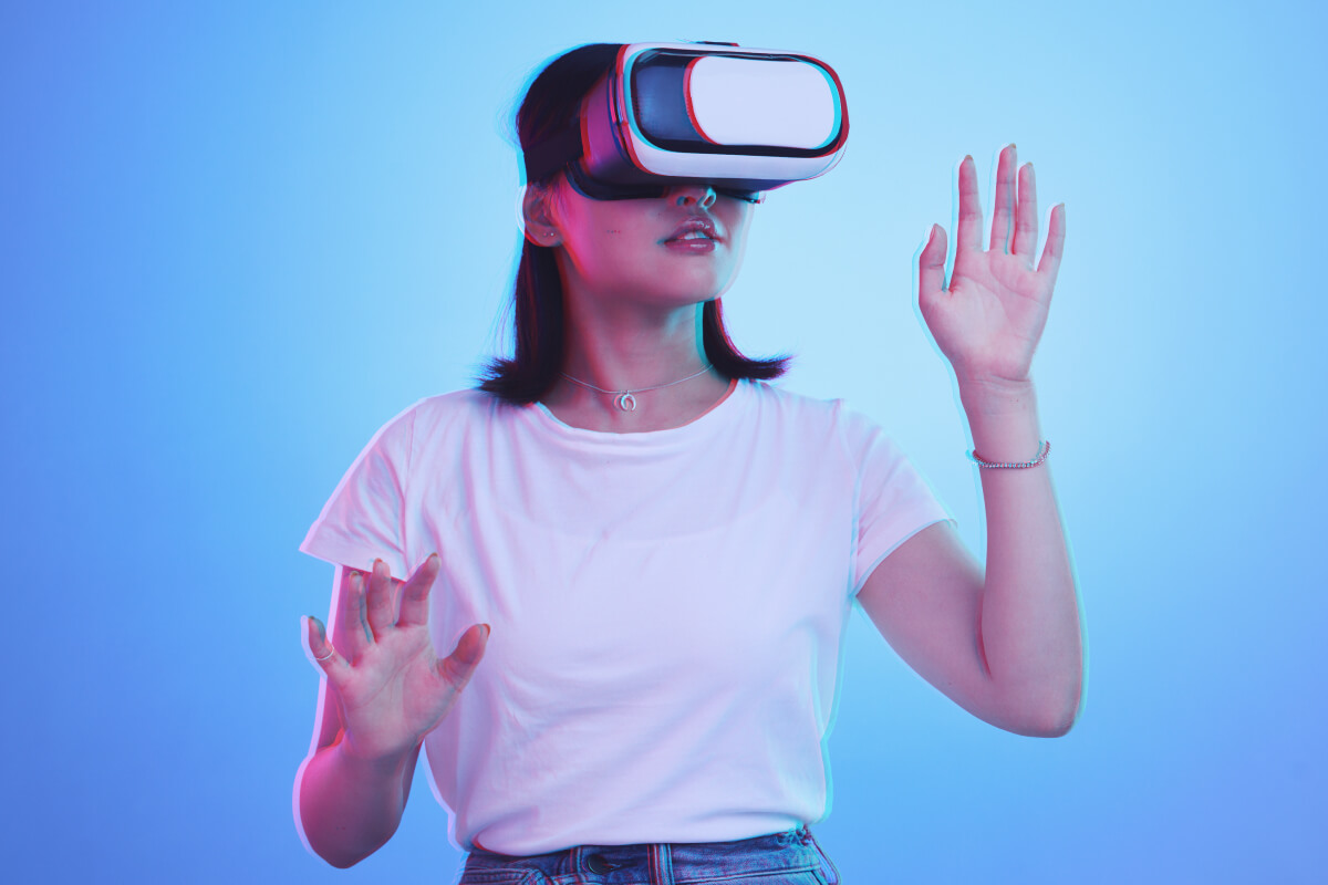 glasses-virtual-reality-and-woman-in-futuristic-m-DBDVC6M.jpg